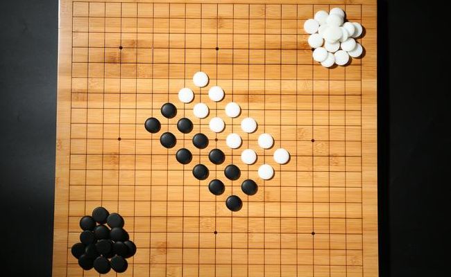 围棋有多少颗棋子（围棋有多少颗黑白棋子）