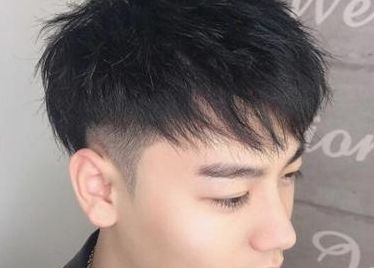 头大适合什么发型男（头大的适合什么发型男）