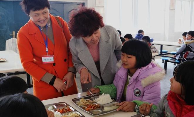 学生集体倒掉营养餐（学校克扣学生营养餐）