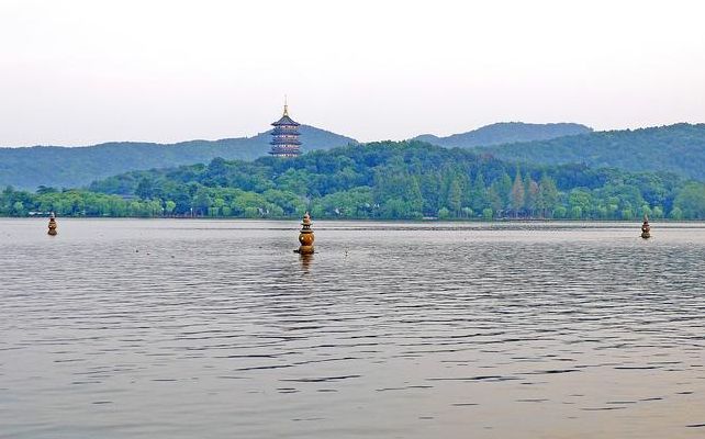 杭州三潭印月（杭州三潭印月图片全景）