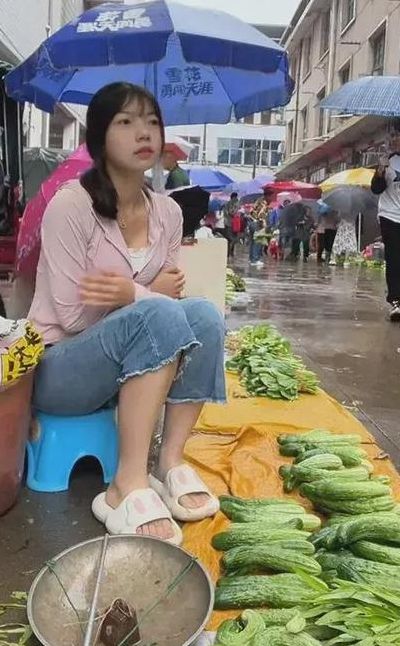 摆地摊卖什么最吸引人（摆地摊卖什么最吸引人00后女生）