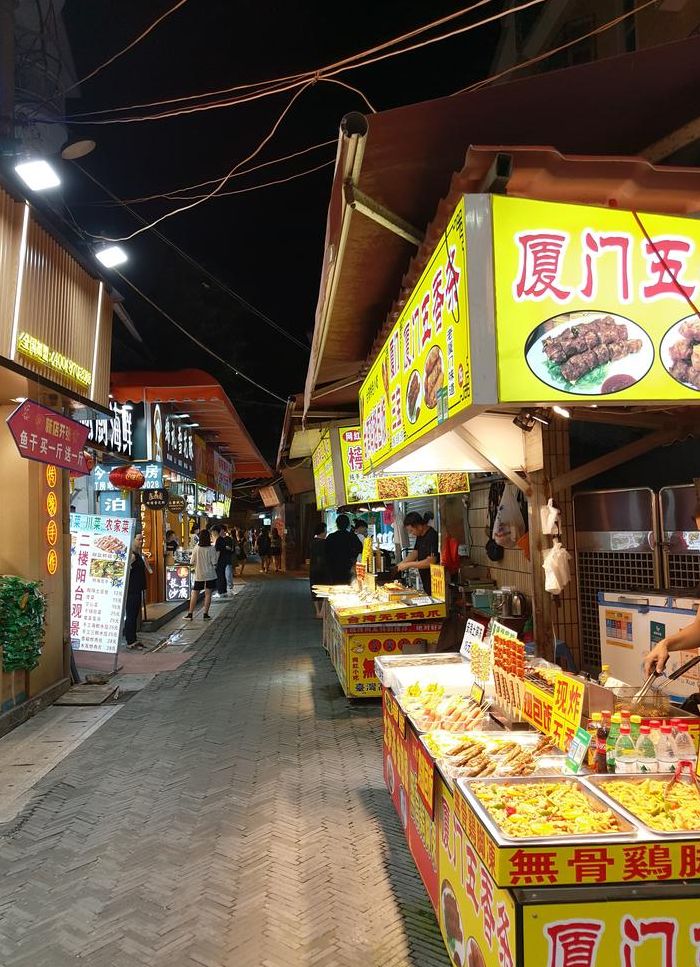 厦门曾厝垵美食（厦门曾厝美食一条街位置）